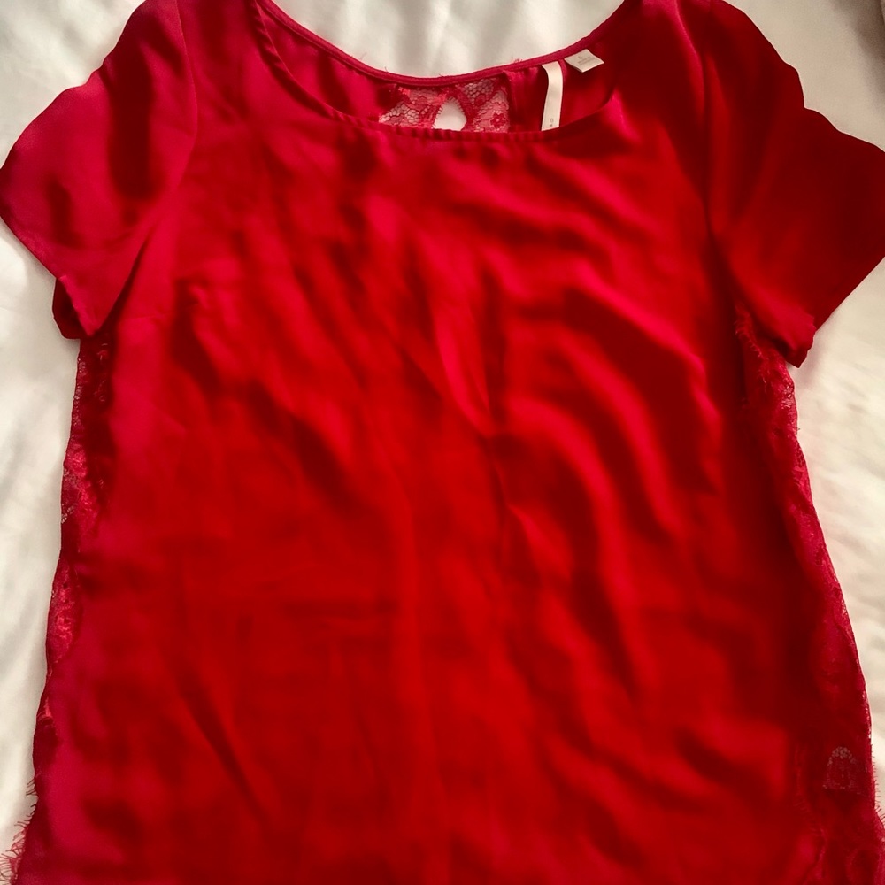 RED LACE TOP